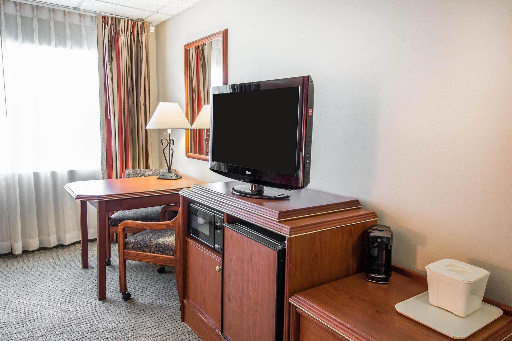 Ramada By Wyndham Downtown Σποκάν Εξωτερικό φωτογραφία