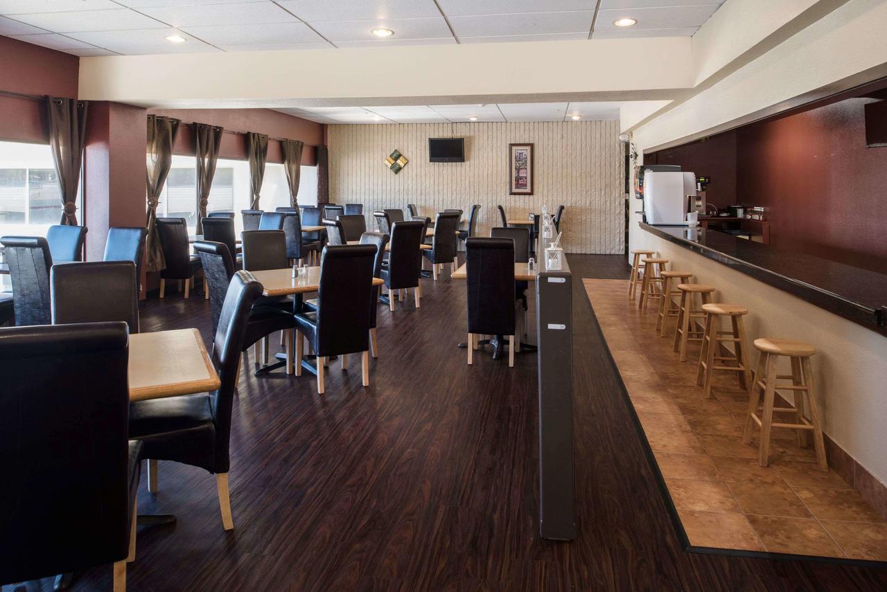 Ramada By Wyndham Downtown Σποκάν Εξωτερικό φωτογραφία