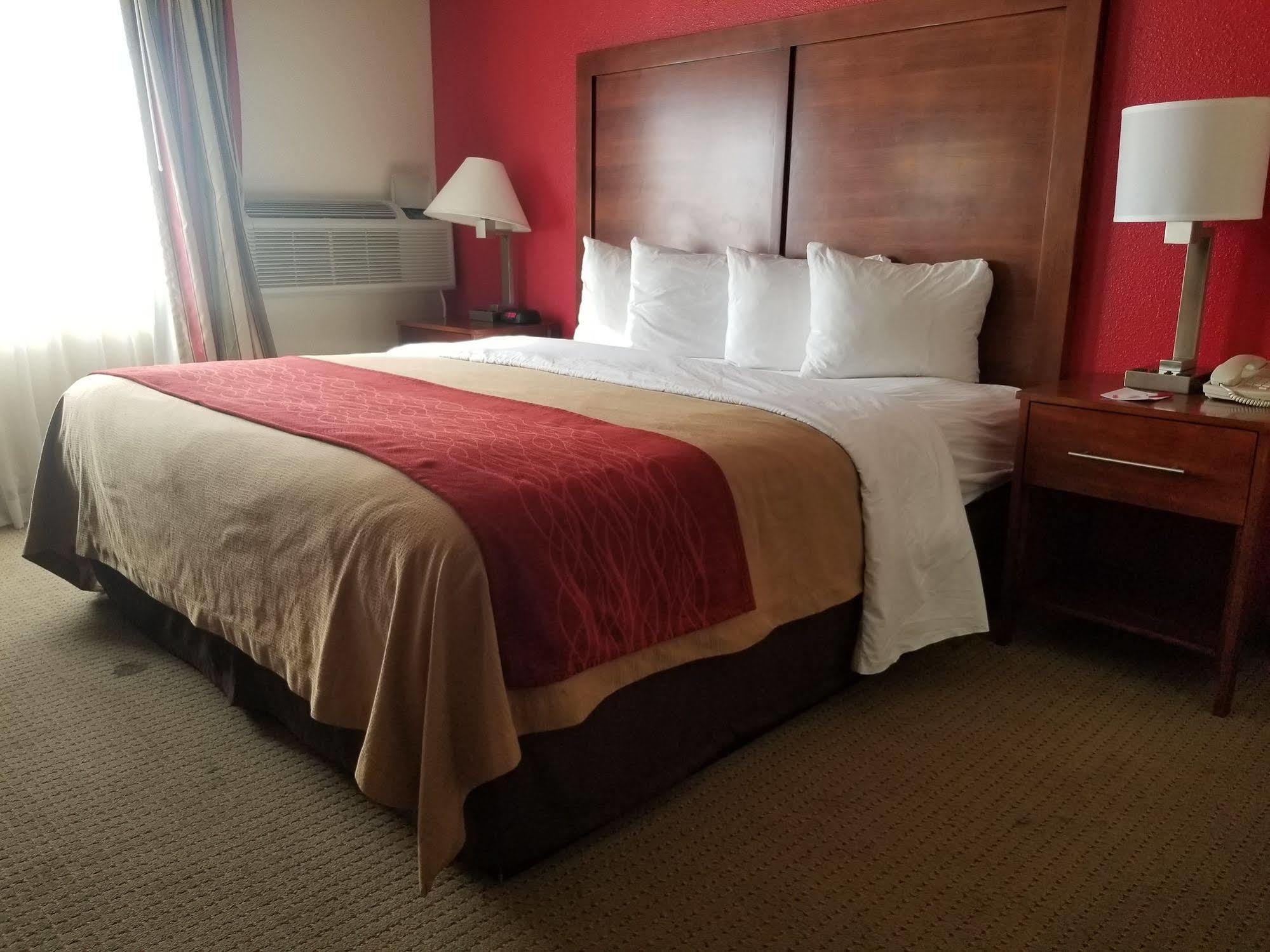 Ramada By Wyndham Downtown Σποκάν Εξωτερικό φωτογραφία